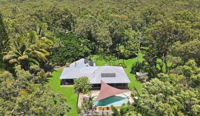 Heavens Gates - Secluded Off-Grid Retreat with Ocean Views & Lagoon Pool