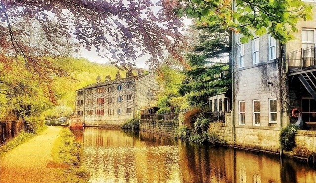 Hebden Bridge - House - Sleeps 8 - Pet Friendly