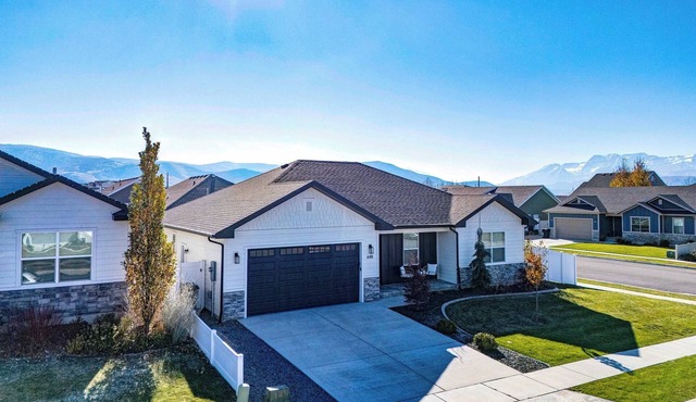 Heber Getaway | Hot Tub | Pet-Friendly | Game Room