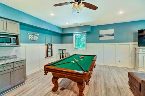Heber Springs Family Lake House: Fire Pit & Decks