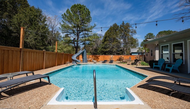 Heber Springs Home w/Heated Pool! Walk to Sandy Beach & Greers Ferry Lake!