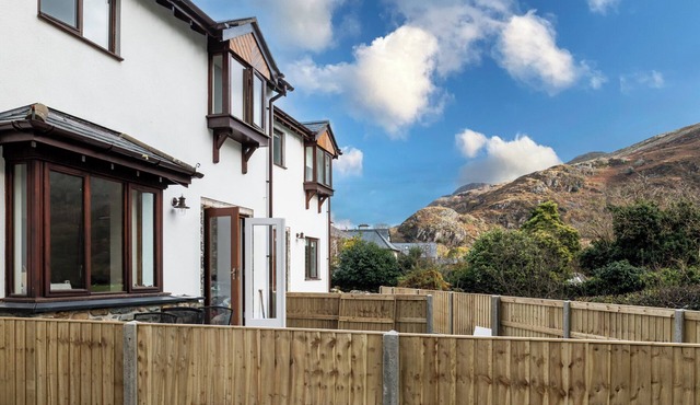 HEBOG, pet friendly, character holiday cottage in Beddgelert