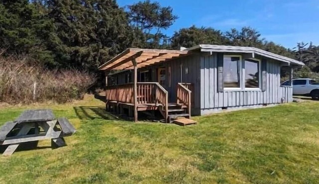 Heceta Beach Bungalow across from Heceta Beach
