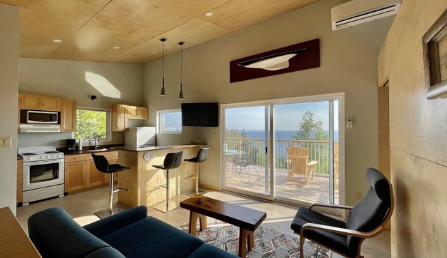 Hector's Point-New Modern 1 bedroom suites in Iona