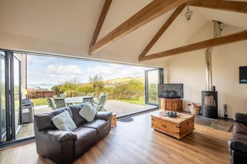 Heddwch - Beach House in Heart of Broad Haven for 14