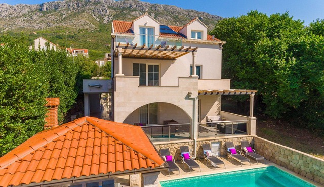 Hedera Estate, Villa Hedera X