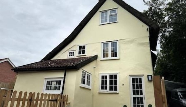 Hedgehog Cottage: Cosy Countryside Escape