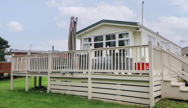 HEDGEHOG RETREAT, pet friendly, with hot tub in Felton