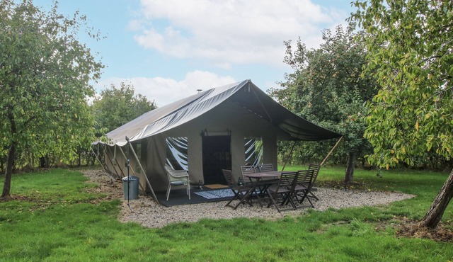 HEDGEROW, pet friendly, with hot tub in Bewdley