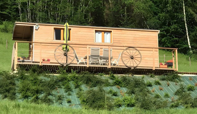 Heidi's Caravan: Unique Mountain Getaway for Up to 6 Guests