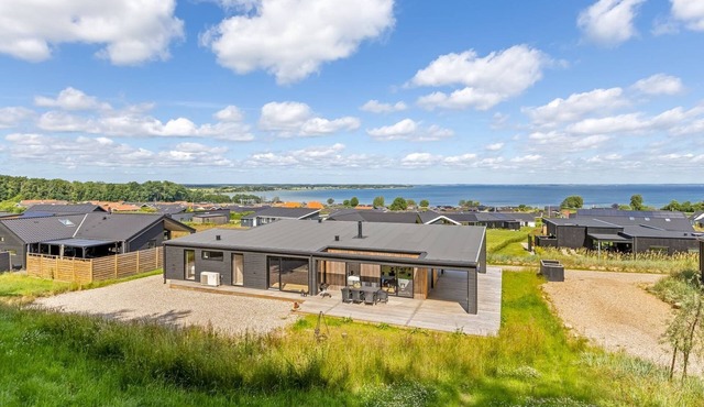 "Heidie" - 600m from the sea by Interhome