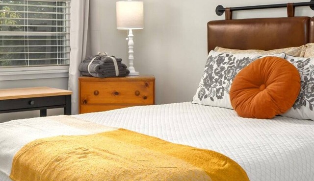 Heights Brands by Oasis - Condo Uno - the best of Birmingham - charming home