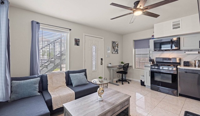 Heights Flat Nr Downtown | Yard Pets | Desk WiFi