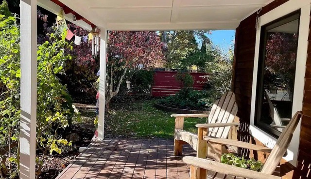 Heights Hideaway - Private, Walkable, Pet Friendly
