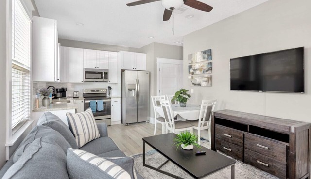 · Heights Hideaway. Smart TV. Wi-Fi