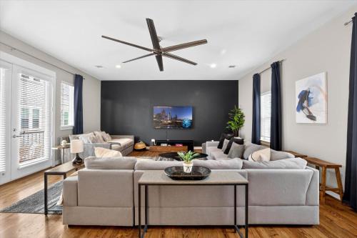 Heights Home Nr DT, Washington Monitor Xbox Desk