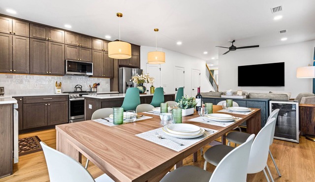 Heights House-Near Dwntwn, BBQ, 8 min to PNS-Beach