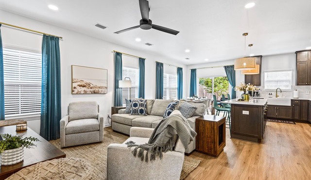 Heights House Upscale Retreat-Near Dwntwn, Beach