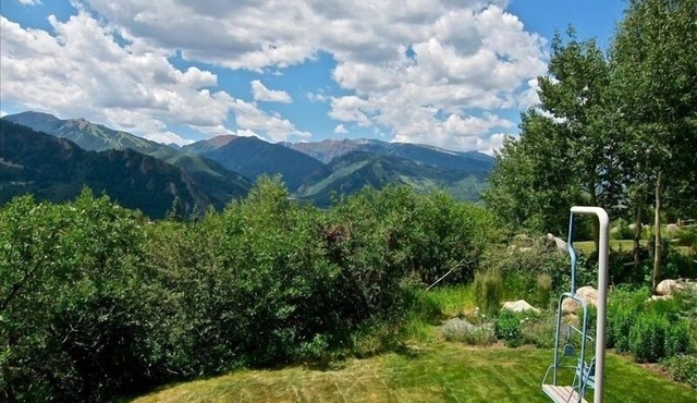 Heirloom Aspen: Luxury Private Home With Jawdropping Unobstructed Views of Aspen