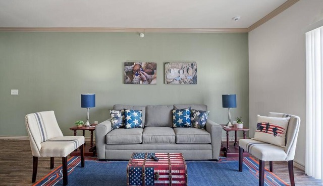 HEIRS VENTURES : PATRIOT - Near Civic Center . Museum . Oklahoma City Thunders . Self Check-In . With Washer and Dryer