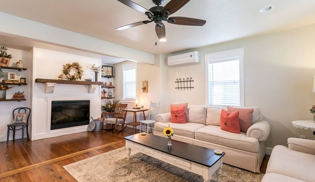 Heiser Haus I Terrific for 2 Couples | 3.5 Blocks to Main St.