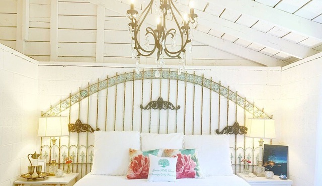 ❤️Helen, Ga! Perfectly Quirky Chandelier Cottage - 5 Stars Hurry! Book Now!