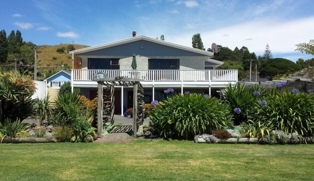 Helen's Villa Beach Front Accommodation