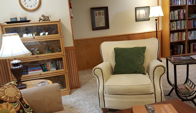 Helena's Best! Large, comfortable apartment near State Capitol.