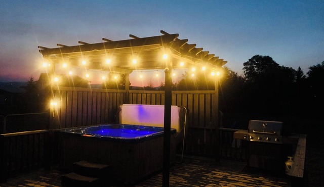 Helena Valley Guest Suite with Hot Tub