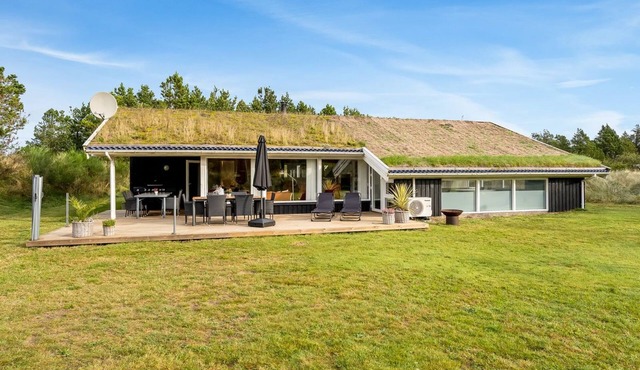"Helene" - 1.5km from the sea by Interhome