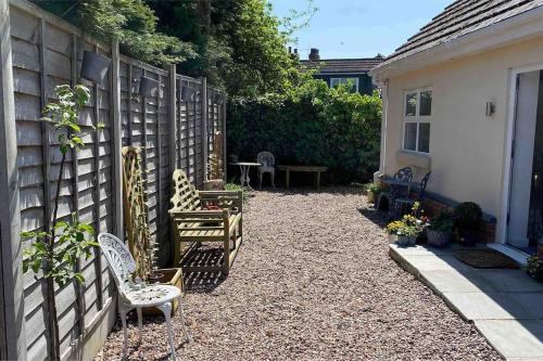 Helens Haven First floor apartment via stairs