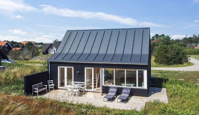 "Helga" - 800m from the sea by Interhome