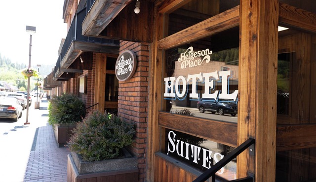 Helgeson Place Hotel & Suites