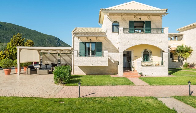 Helios - A paradise in nature. Luxury 2 Bedrooms (Sleeps 4-5) With Pool In Corfu