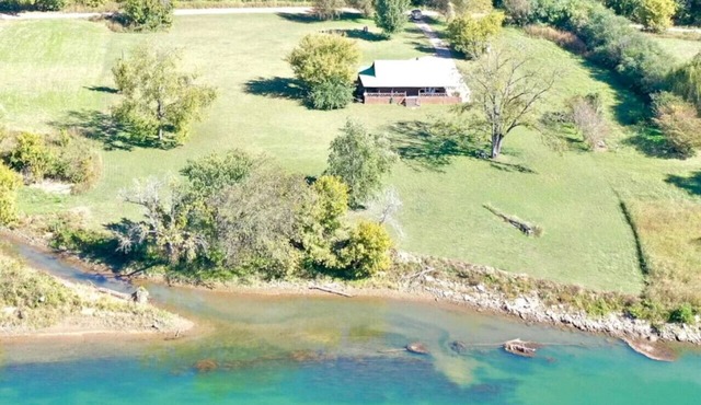 Hell Creek Cabin on the White River