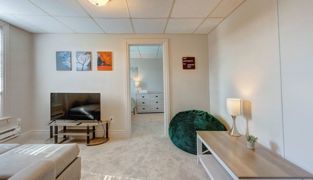 Hell's Kitchen, Apt #1n1-bedroom apartment just a short walk to Hershey Theatre