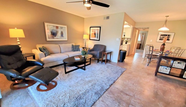 Hello Scottsdale! Heated pool-Walk to Scottsdale Fashion Square!