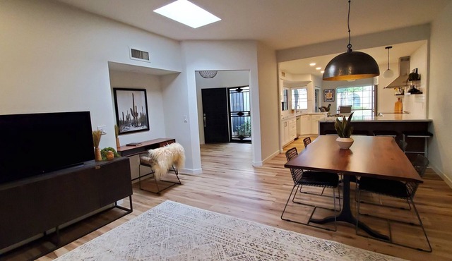 HELLO, Sunshine! Beautifully renovated 3bd/2bath