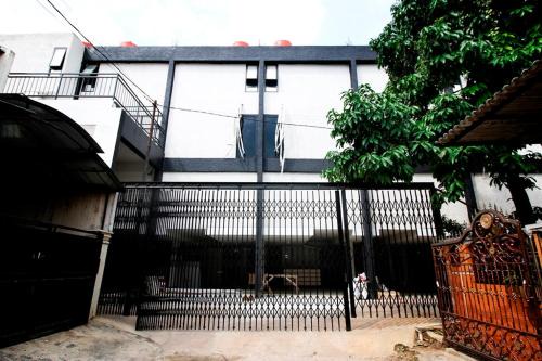 Helloroom Mahkota Bandara Soekarno Hatta