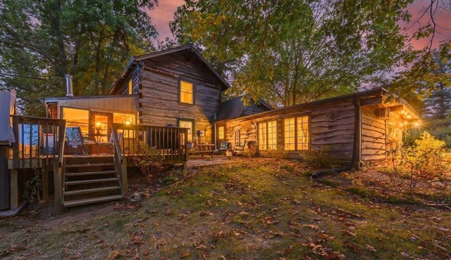 Helmsburg Homestead Historic Log Cabin in Nashville Indiana