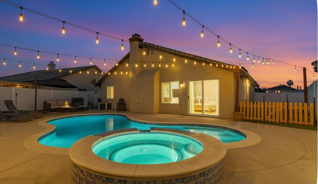 Hemet Haven, Pool, Hot Tub, Backyard, Arcades, Game Room, BBQ Grill and Fire Pit