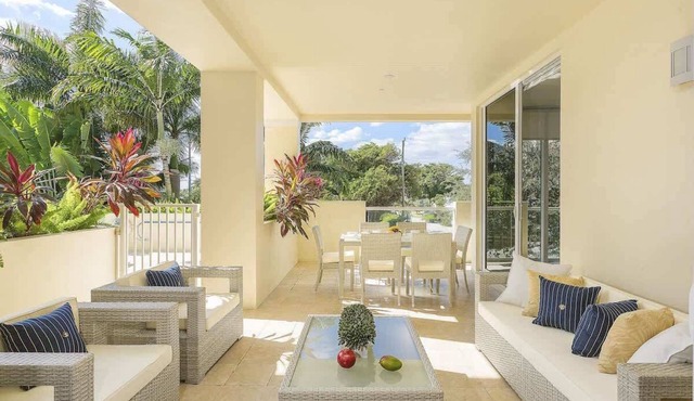 Hemingway 3 Bedroom Condo 2 Blocks from the Beach