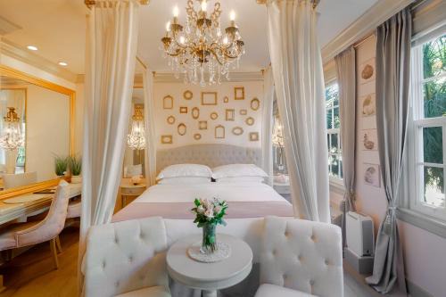 Hemingway Suites at Palm Beach Hotel Island