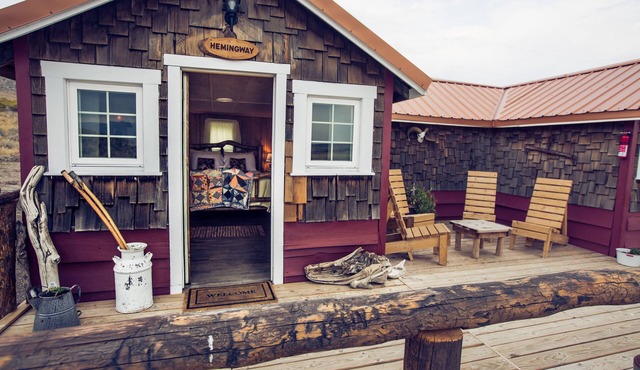 Hemingways cozy rustic cabin 5 min. from Cody