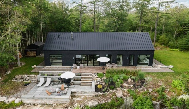 Hemlock Cliffhouse: Secluded with Stunning Views