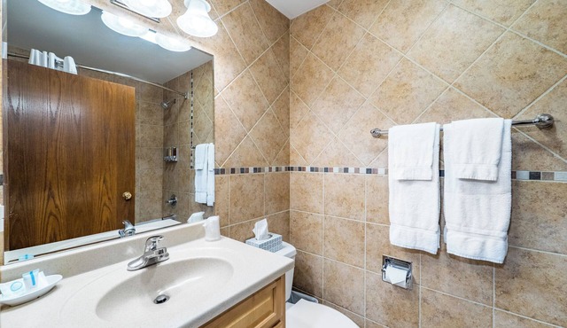 Hemlock Fireside Suite Deluxe @ the Inn