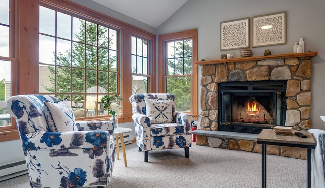 Hemlock Haven – Designer Cabin One Minute from Camelback