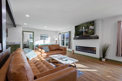 Hemlock Haven - Fall Creek Falls Escape -Sleeps 16