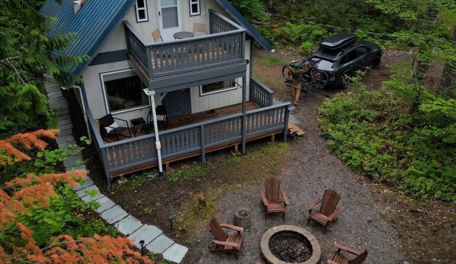 Hemlock Haven · Hot Tub Near Mt Rainier