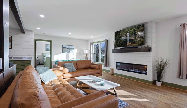 Hemlock Haven – Perfect for Groups of 16